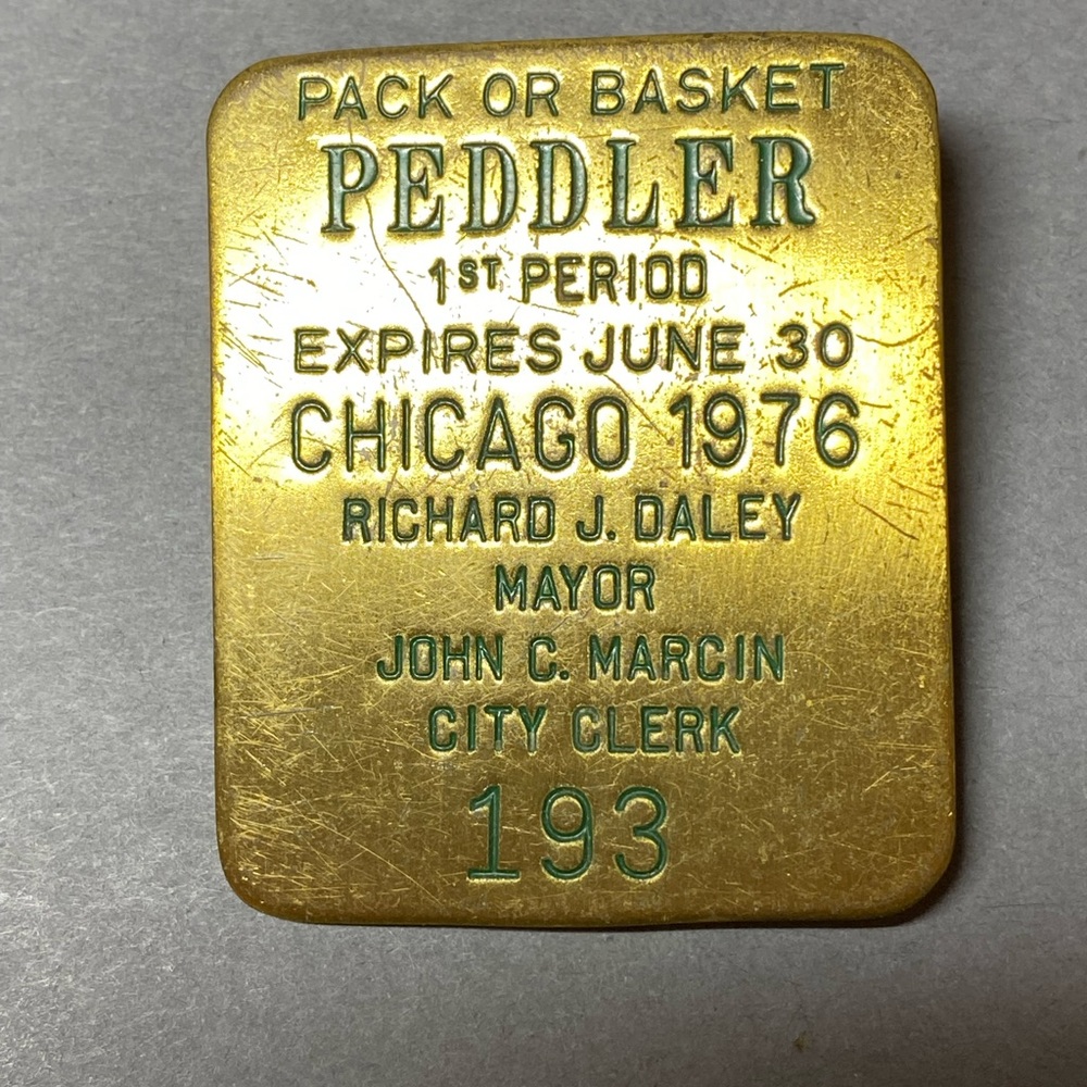 Vintage 1975 peddler vendor brass badge pin